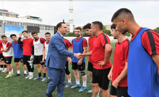 Eşki’den şampiyonluk yolunda genç futbolculara motivasyon ziyareti