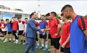 Eşki’den şampiyonluk yolunda genç futbolculara motivasyon ziyareti