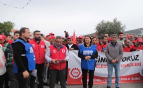 Foça Belediyesi çalışanlarından 'maaş' eylemi