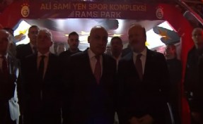 Galatasaray taraftarından Mehmet Büyükekşi'ye protesto