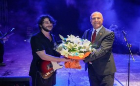 Gaziemir Gençlik Festivali’ne Yaşlı Amca ile muhteşem final