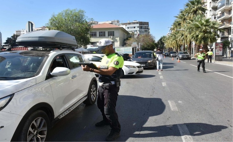 İzmir'de aranan 2 şüpheli yakalandı