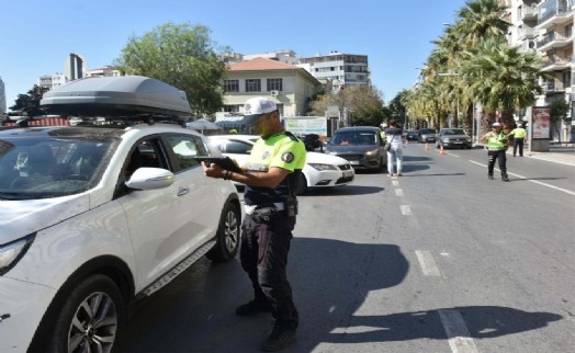 İzmir'de aranan 2 şüpheli yakalandı