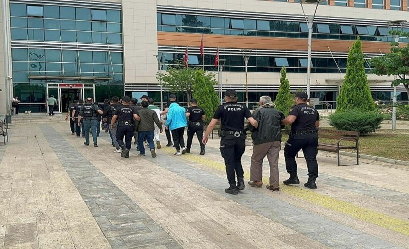 İzmir'de uyuşturucu operasyonu; 64 gözaltı