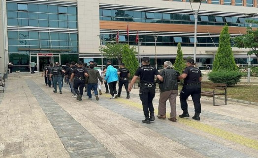 İzmir'de uyuşturucu operasyonu; 64 gözaltı