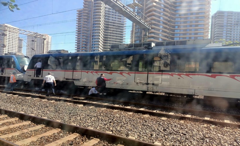 İzmir'de yolcu treni vagonunun tekeri raydan çıktı; yolcular tahliye edildi