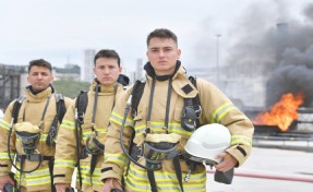 İzmir'in genç itfaiyecileri sıkı eğitimlerle göreve hazırlanıyor