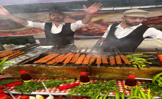 İzmir’de Adana Şalgam-Kebap Festivali başladı