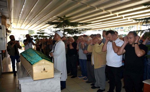 Kanada'daki kazada ölen bisikletli kurye, İzmir'de son yolculuğuna uğurlandı