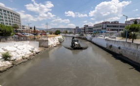 İzmir'de kokuya karşı mücadele sürüyor