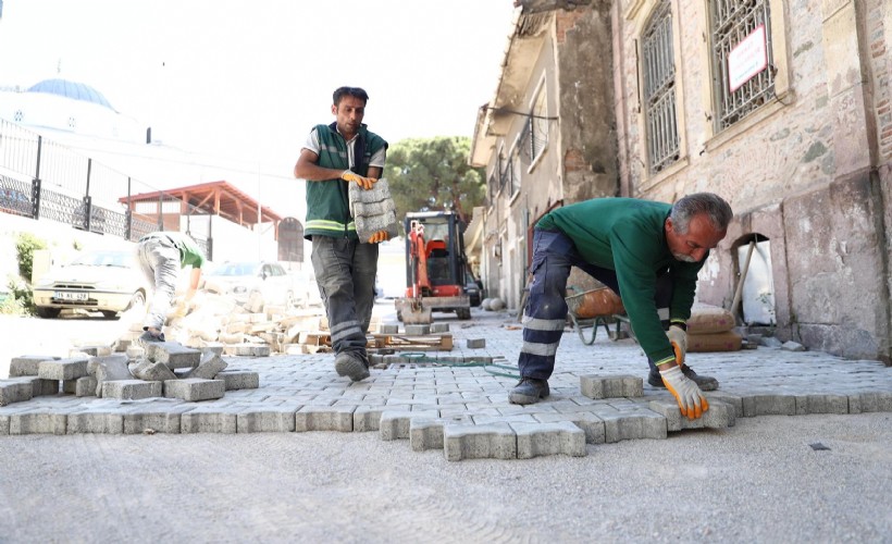 Konak’ta yol ve kaldırım çalışmaları hız kesmeden sürüyor