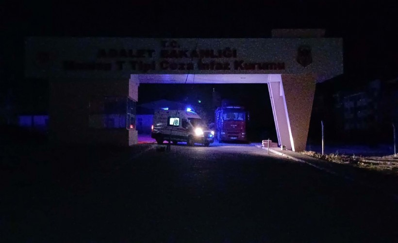 Manisa'da hücresindeki yatağı ateşe veren mahkum ağır yaralandı, 6 kişi dumandan etkilendi