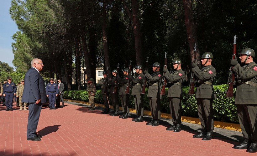 Milli Savunma Bakanı Güler İzmir'e geldi