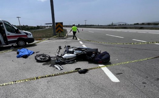 Motosiklet sürücüsünün ölümüne neden olan araç sürücüsü aranıyor