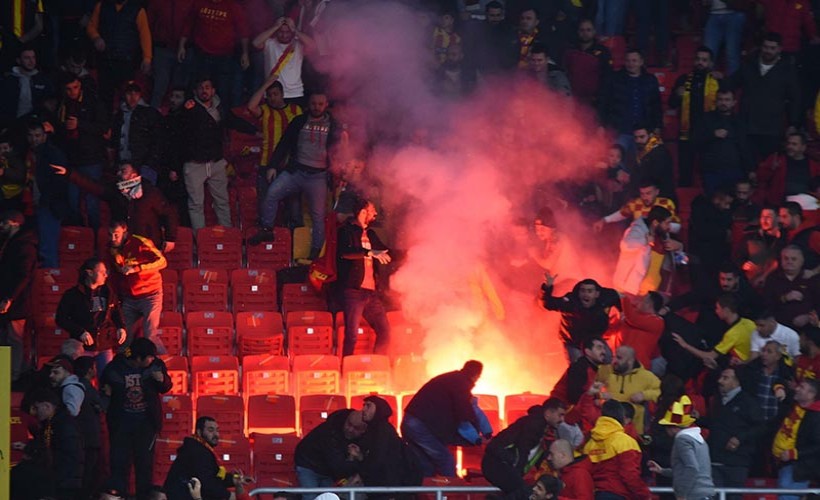 Olaylı Göztepe-Altay maçında tribüne fişek atan sanığın cezası belli oldu