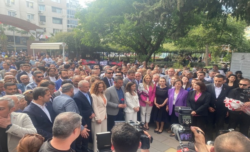 Özgür Özel, İzmir'de Zübeyde Anne'yi ziyaret etti!