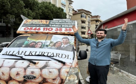 Sevgilisi terk etti... 'Allah kurtardı' pankartıyla lokma dağıttı