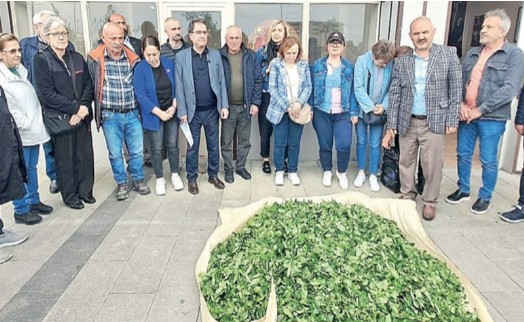 Üreticiler eylemde: 'Istakoz yediler, masanın hesabını çaycıya kilitlediler!