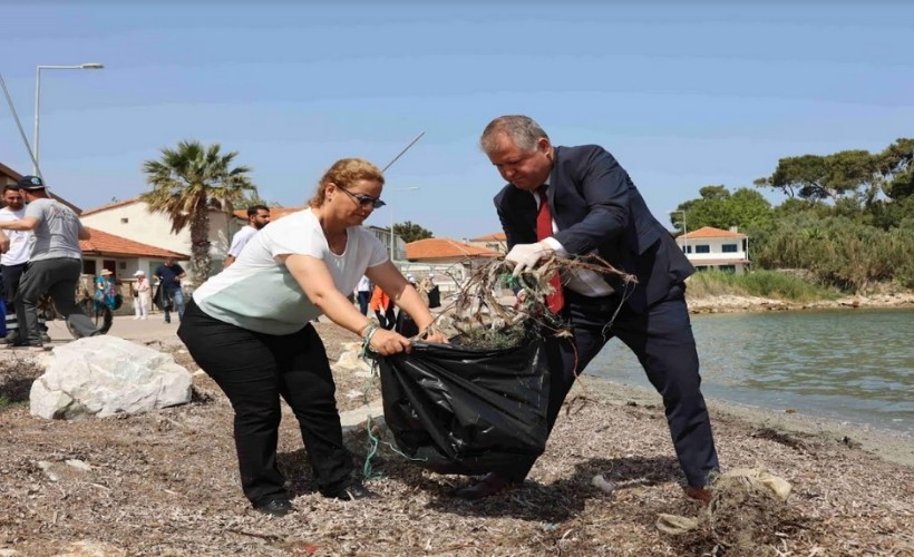 Urla’da kıyı temizleme çalışması gerçekleşti