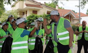 Başkan Turan, Gölcük Gölü çevresinde çöp topladı