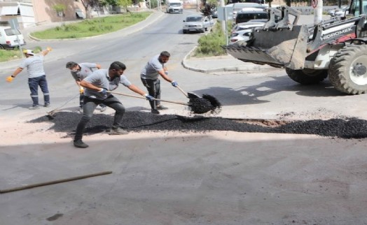 Bayraklı'da yollar yenileniyor