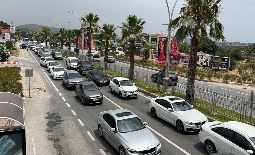 Bodrum'a 3 günde 175 bin araç geldi; otel doluluk oranı yüzde 95