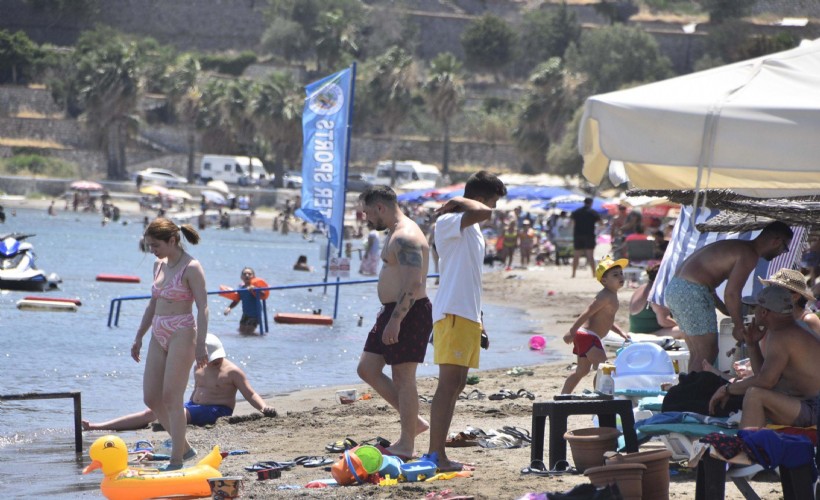 Bodrum'da bayramın 4'üncü gününde de plajlarda yoğunluk var