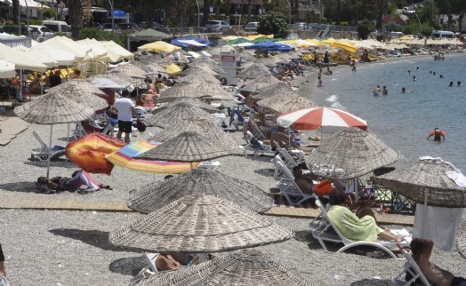 Bodrum'da tatilin son gününde de sahiller doldu