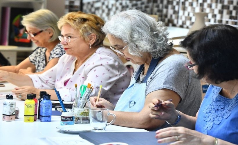 Bu merkeze gelen gençleşiyor: Alzheimer ve demanstan korunuyorlar