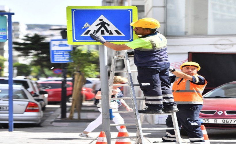 Büyükşehir yılda 15 bin trafik levhası monte ediyor