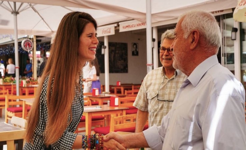 Çeşme'de mahalle ziyaretleri hız kesmeden devam ediyor