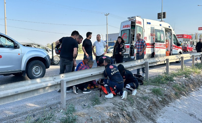 Dönüş yapan otomobille motosiklet çarpıştı; 2 yaralı