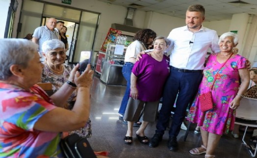 Duman bayramın ilk ziyaretini huzurevine gerçekleştirdi