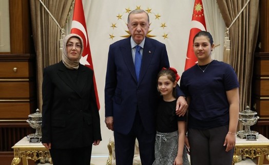 Erdoğan, Sinan Ateş'in eşi Ayşe Ateş ile görüştü...