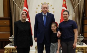 Erdoğan, Sinan Ateş'in eşi Ayşe Ateş ile görüştü...