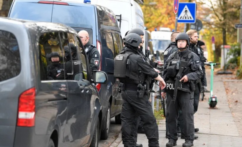 Hamburg'da kazmalı saldırgan polis tarafından öldürüldü