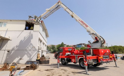 İzmir İtfaiyesi’nden yangın tatbikatı