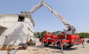 İzmir İtfaiyesi’nden yangın tatbikatı