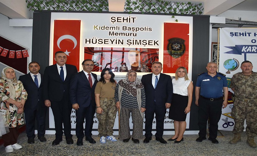 İzmir'de karne töreni şehit Şimşek'in isminin verildiği okulda yapıldı