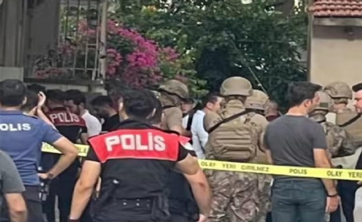 İzmir'de torun dehşeti; Anneannesini boğazından bıçaklayıp rehin aldı, operasyonla yakalandı