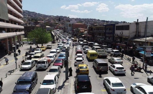 İzmir'de trafiğe kayıtlı araç sayısı arttı