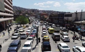 İzmir'de trafiğe kayıtlı araç sayısı arttı