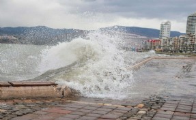 İzmir için kuvvetli rüzgar ve fırtına uyarısı