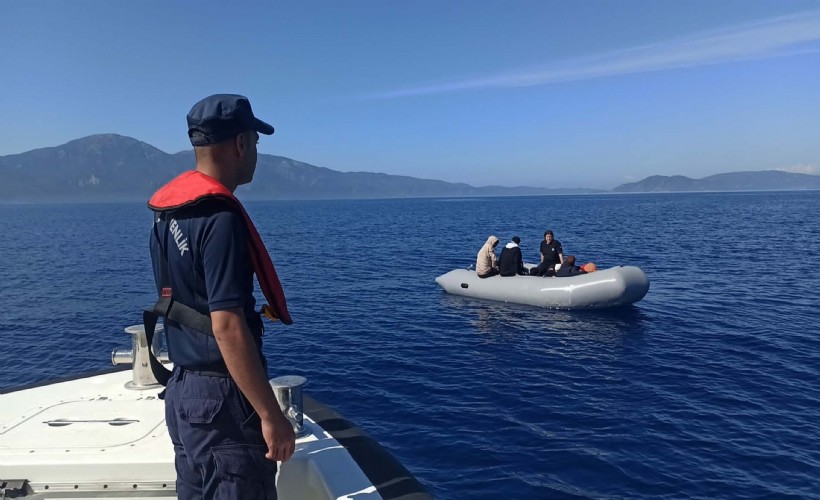 Kuşadası açıklarında 16 kaçak göçmen kurtarıldı