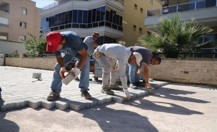 Menderes’te yollar yapılıyor