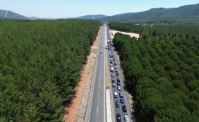 Muğla’ya 3 günde 500 bin araç giriş yaptı; 6 kilometrelik araç kuyruğu