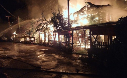 Olimpos'un ünlü ağaç evleri ikinci kez tamamen yandı