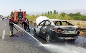 Otomobil seyir halinde alev aldı: Sürücü yaralandı