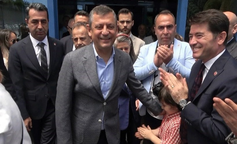 Özgür Özel Rize'de: Karşımda CHP'lileri değil 'çay ittifakı'nı görüyorum