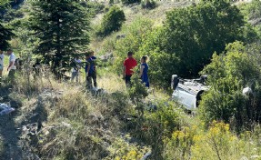 Şarampole devrilen otomobildeki aynı aileden 3’ü çocuk 6 kişi yaralandı